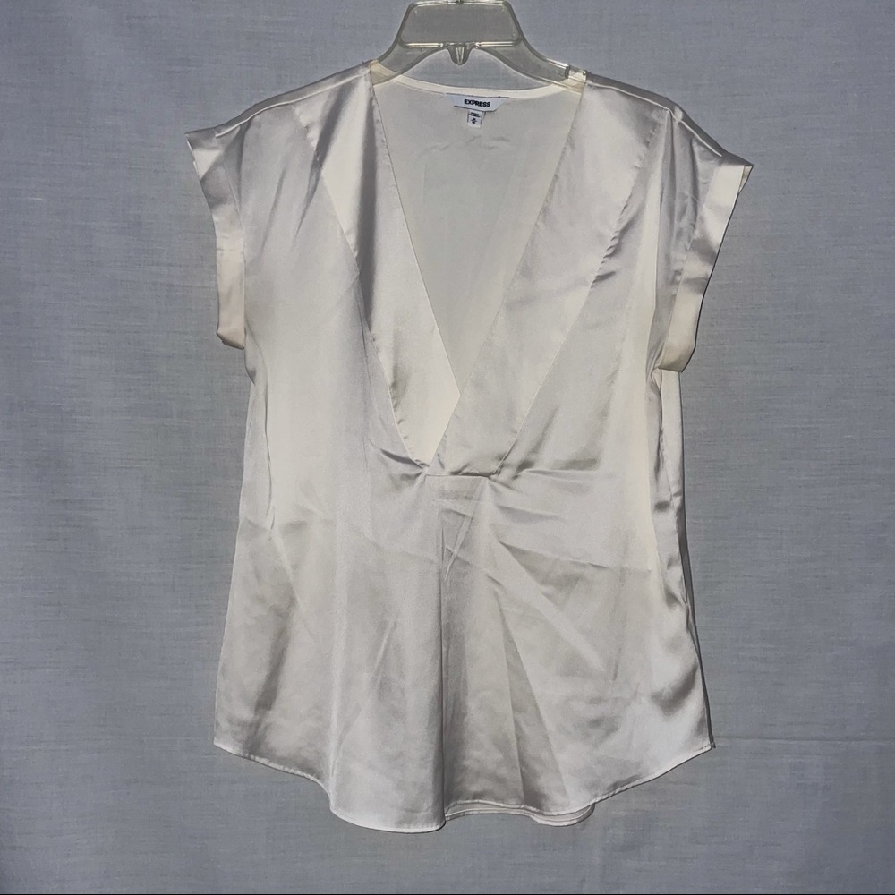 Express Blouse - Picture 2 of 4